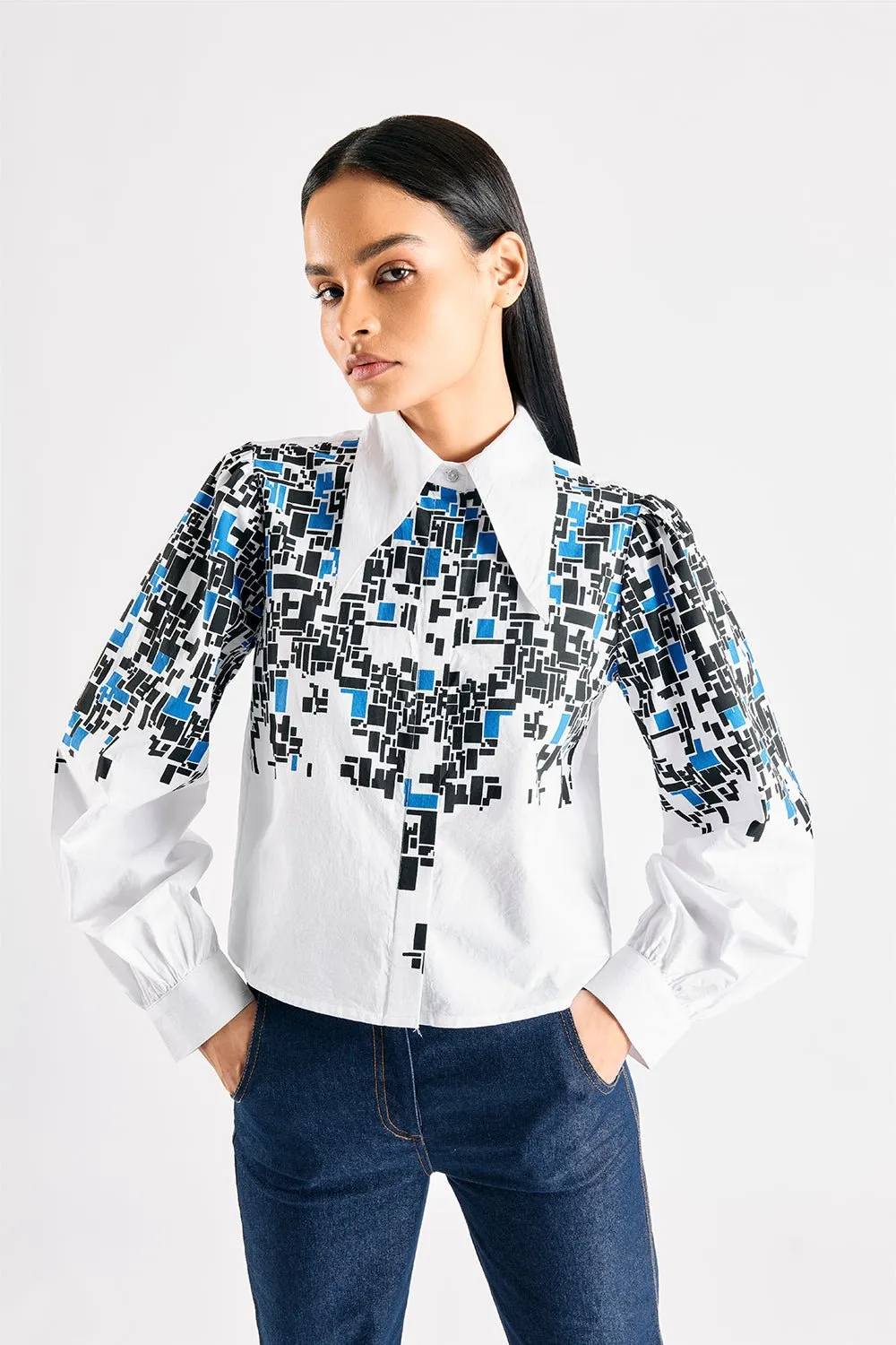 KEY CODE PRINTED CROP SHIRT