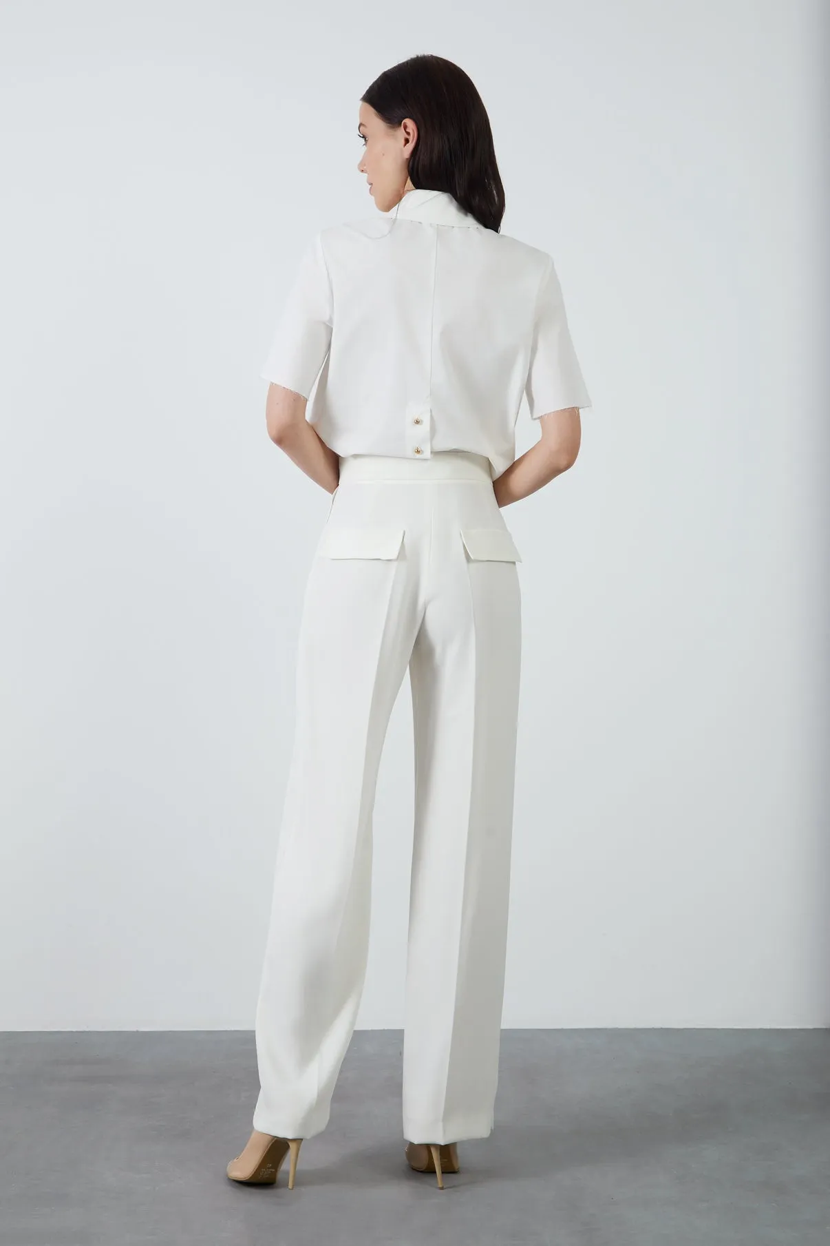 Stylish Ecru Trousers with Loose Leg