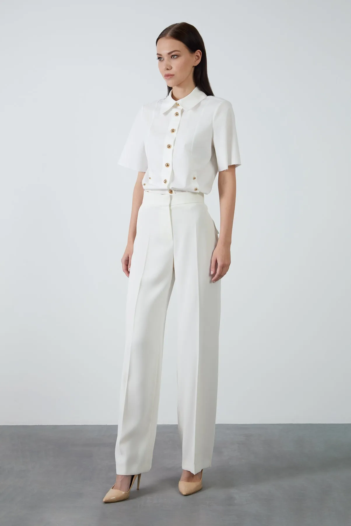 Stylish Ecru Trousers with Loose Leg
